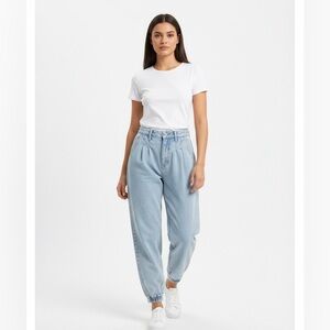 H&M Women's Cropped Jeans in Light Blue